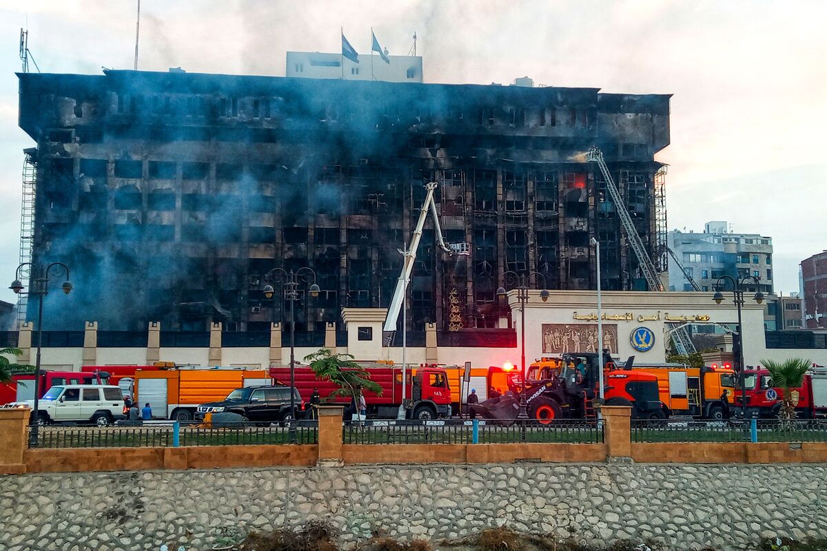 Firefighters try to extinguish a fire at a police headquarters in Ismailia on October 2, 2023. A huge fire broke out at the police headquarters in the Egyptian city of Ismailia on October 2, injuring at least 25 people, according to security sources. (Photo by AFP)