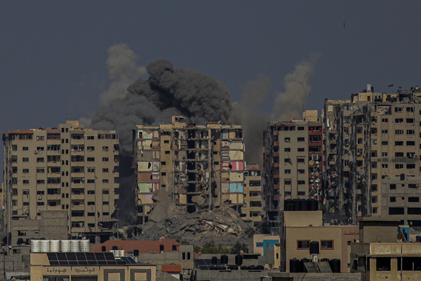 (231012) -- GAZA, Oct. 12, 2023 (Xinhua) -- Smoke billows following an Israeli airstrike in Gaza City, on Oct. 12, 2023. Israel on Thursday continued its airstrikes on various areas of the Gaza Strip. (Photo by Rizek Abdeljawad/Xinhua)