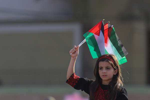 (221007) -- GAZA CITY, Oct. 7, 2022 (Xinhua) -- A Palestinian girl takes part in a rally on the 35th anniversary of establishing the Palestinian Islamic Jihad (PIJ) movement in Gaza City, Oct. 6, 2022. Thousands of Palestinians rallied Thursday here and it is the first rally since the last round of tensions the PIJ had with Israel in August. (Photo by Rizek Abdeljawad/Xinhua)