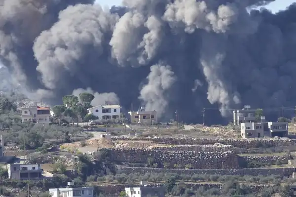 وزير الخارجية الفرنسي يقول إن بلاده تعمل لتفادي الحرب في لبنان