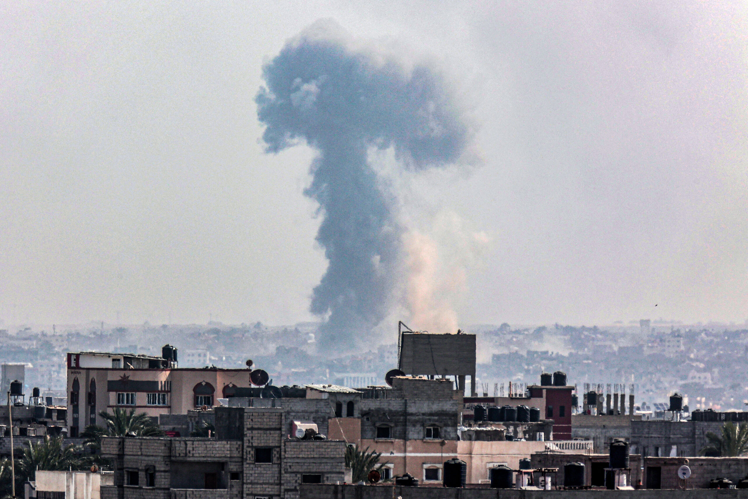 EDITORS NOTE: Graphic content / A picture taken from Rafah shows smoke billowing after Israeli bombardment on Khan Yunis in the southern Gaza Strip on April 2, 2024, amid ongoing battles between Israel and the Palestinian militant group Hamas. (Photo by SAID KHATIB / AFP)