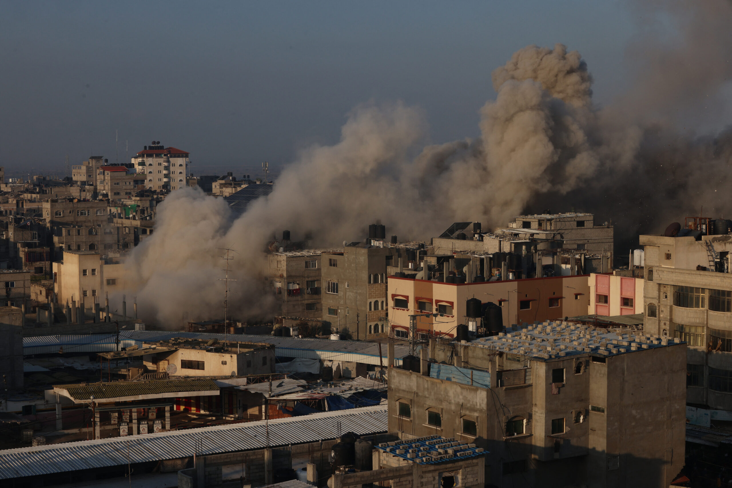 Smoke billows in Rafah following an Israeli air raid on the southern Gaza Strip city on December 1, 2023, as fighting resumed shortly after the expiration of a seven-day truce between Israel and Hamas militants. - A temporary truce between Israel and Hamas expired on December 1, with the Israeli army saying combat operations had resumed, accusing Hamas of violating the operational pause. (Photo by SAID KHATIB / AFP)