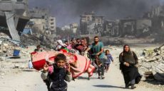 شمال غزة يباد.. إسرائيل تهجر قسرا مئات الفلسطينيين من بيت حانون