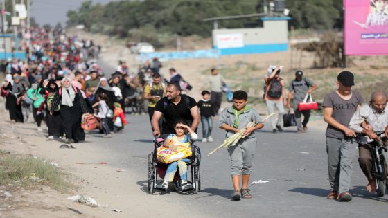 Palestinians flee to the southern Gaza Strip on Salah al-Din Street in Bureij, Gaza Strip, on Wednesday, November 8, 2023. Photo by STR apaimages