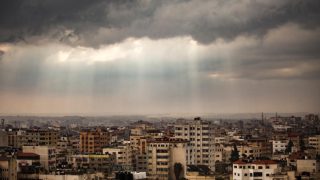 حالة الطقس: أجواء شديدة البرودة وزخات من الثلوج ليلا على المرتفعات