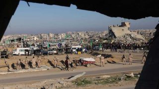 غزة.. تسليم 3 أسرى إسرائيليين للصليب الأحمر في سادس دفعة تبادل