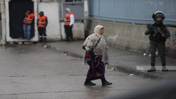 الاحتلال يعرقل وصول آلاف المواطنين للمسجد الأقصى