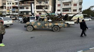 أكثر من 70 قتيلا في سورية جراء اشتباكات بين قوات الأمن ومسلحين موالين للأسد