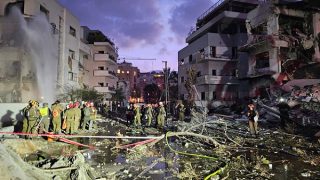 ضربة صاروخية إيرانية صوب منطقتي تل أبيب وحيفا..8 قتلى وعشرات الإصابات ودمار مرصود