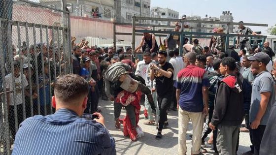 مجزرة جديدة.. 50 شهيداً و200 مصاب بحق منتظري المساعدات بخان يونس