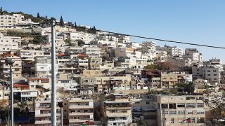 “العليا” الإسرائيلية تُصدر قرارا بإخلاء عائلتين من سلوان من منزليهما لصالح المستعمرين