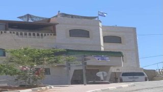 تحويل منازل وعمارات سكنية لثكنات عسكرية في الخليل…سياسة متكررة من الانتهاكات لفرض واقع بالقوة