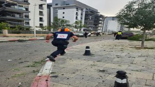 استمرار الهجمات المتبادلة: أكثر من 220 قتيلا في إيران و25 قتيلا في إسرائيل