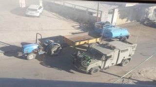 الاحتلال يحتجز عشرات المواطنين ويعتدي عليهم بالضرب في سنجل شمال رام الله