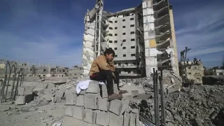 “إسرائيل” توافق على بدء ضخ أموال لإعادة إعمار غزة خلال الهدنة المحتملة