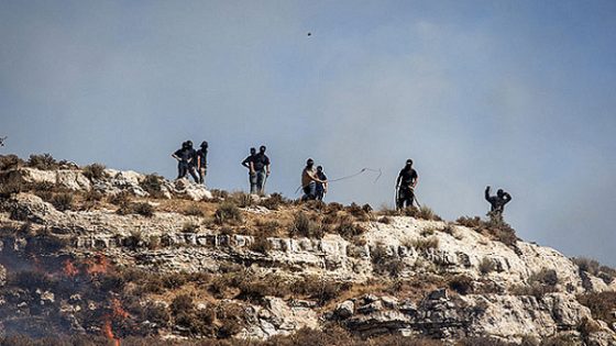 الضفة: ترحيل قسري لعائلات فلسطينية باعتداءات المستوطنين