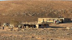 الأغوار الشمالية: مستعمرون يحطمون معدات شبكة الإنترنت في منطقة البرج