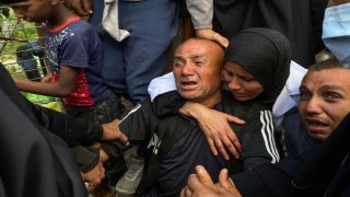 141 يوما لعودة الحرب .. عشرات الشهداء والجرحى في القطاع بالرصاص والجوع