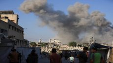 شهداء بغارات إسرائيلية مكثفة على خيام النازحين في غزة