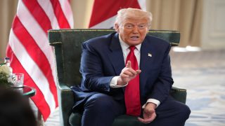 ترامب مستعد لتنظيم وحضور لقاء بين بوتين وزيلينسكي