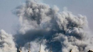 في انتهاك جديد للمرافق الطبية.. استشهاد صحفي بقصف للاحتلال استهدف مجمع ناصر الطبي