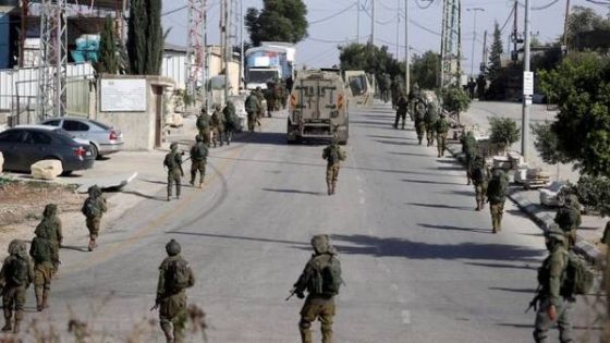 الاحتلال يصعد عدوانه على الضفة الغربية واعتداءات للمستوطنين.. ومنظمة حقوقية تحذر من “تهجير صامت”