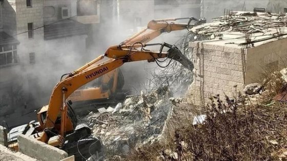 الجيش الإسرائيلي يعتقل فلسطينيين ويهدم منشآت بمناطق بالضفة