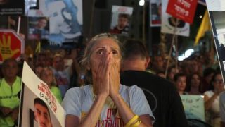 عائلات المحتجزين لنتنياهو: إقرار خطط احتلال غزة طعنة في قلوبنا والصفقة بين يديك