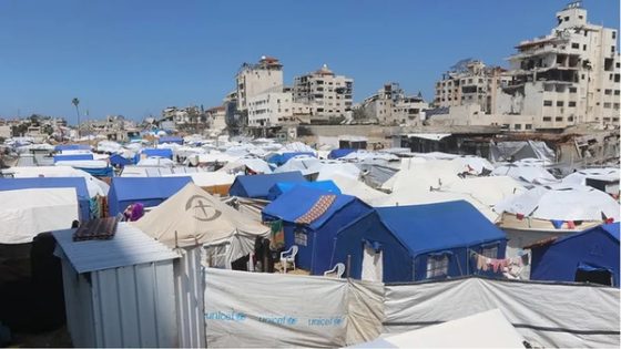 الخيام في غزة تتحول إلى “أفران”.. الحر الشديد يفاقم أزمة النازحين