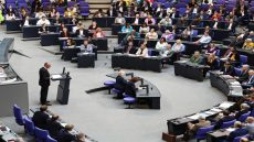 مشرعة ألمانية تدعو بلادها إلى فرض عقوبات على إسرائيل