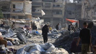 أحزمة نارية إسرائيلية ونسف مبان سكنية بحي الزيتون بغزة