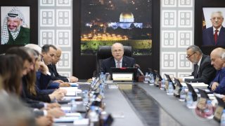 مجلس الوزراء يُصادق على اقالة رئيس بلدية بيت أمر ورئيس بلدية ترقوميا