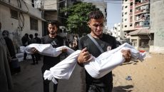 إسرائيل تقتل 13 فلسطينيا وتفجر منازل في قطاع غزة