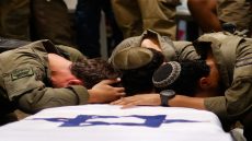 تململ داخل الجيش الإسرائيلي وضابط يبحث عن جنود عبر واتساب