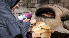 استشهاد فتاتين وإصابة 12 آخرين جراء قصف الاحتلال نقطة توزيع المساعدات الإنسانية جنوب وادي غزة