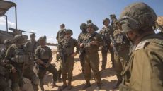 بزعم “إزالة تهديد”.. جيش الاحتلال يبرر إطلاق النار على فلسطينيين قرب “الخط الأصفر”