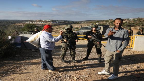 الاحتلال يعتدي على شابين في القدس ويواصل اقتحاماته بالضفة