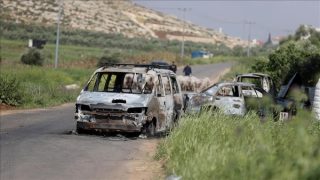 مستوطنون إسرائيليون يحرقون 3 مركبات فلسطينية بالضفة الغربية