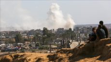 عامان من الإبادة.. إسرائيل تقتل 3 فلسطينيين وتكثف قصف غزة