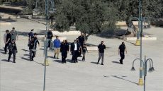 بن غفير يجدد اقتحامه الأقصى راقصا في حماية الشرطة