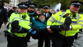 قلق أوروبي من اعتقال بريطانيا مئات المؤيدين “لفلسطين أكشن”