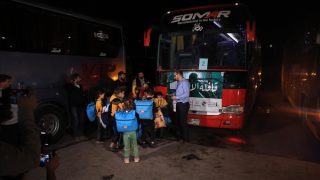 سوريا.. إجلاء دفعة جديدة من عائلات محتجزة بمخيم الهول