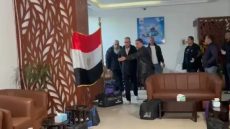مصر تنقل 150 أسير فلسطيني مبعد من فندق بالقاهرة بعد تحريض من “ديلي ميل”
