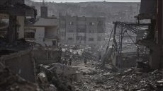 إسرائيل تنفذ عمليات نسف شرق غزة رغم اتفاق وقف إطلاق النار