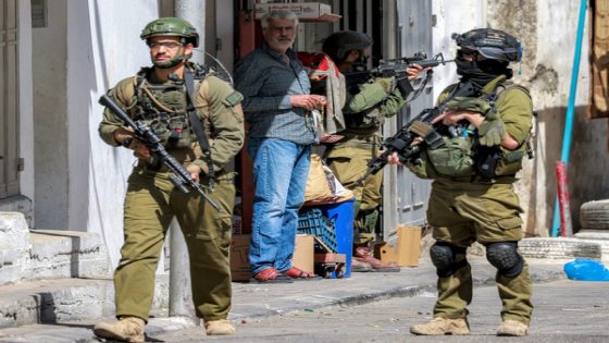 الاحتلال ينفذ اقتحامات ويفجر منزلا بالضفة الغربية المحتلة