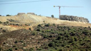 الاحتلال يستولي على 70 دونما في نابلس ويشن حملة مداهمات بالضفة