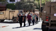 اعتقالات جماعية بالخليل وإصابة شاب بالرصاص في القدس
