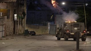 قوات الاحتلال تدهم منازل أسرى مفرج عنهم بالضفة