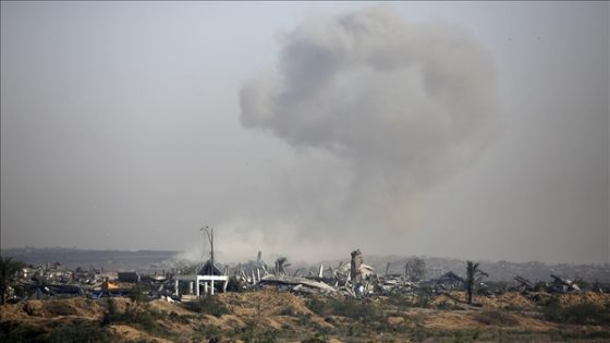 غزة.. الجيش الإسرائيلي يقتل فلسطينيا بخان يونس ويقصف شواطئ رفح