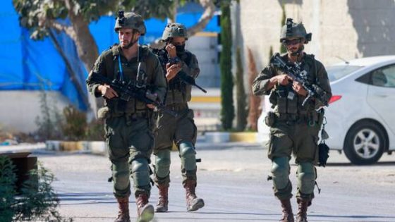 مراسل “رؤيا”: الاحتلال يخلي 24 عائلة من منازلها في مخيم بلاطة